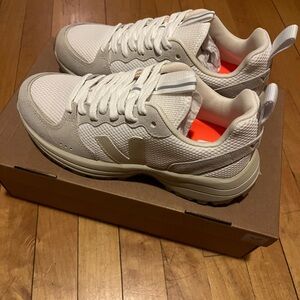Veja Women's sz 7 Venturi Alveomesh Sneakers white Pierre natural BNIB
